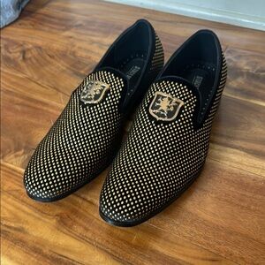 Stylish Black and Gold Men's Loafers nwot